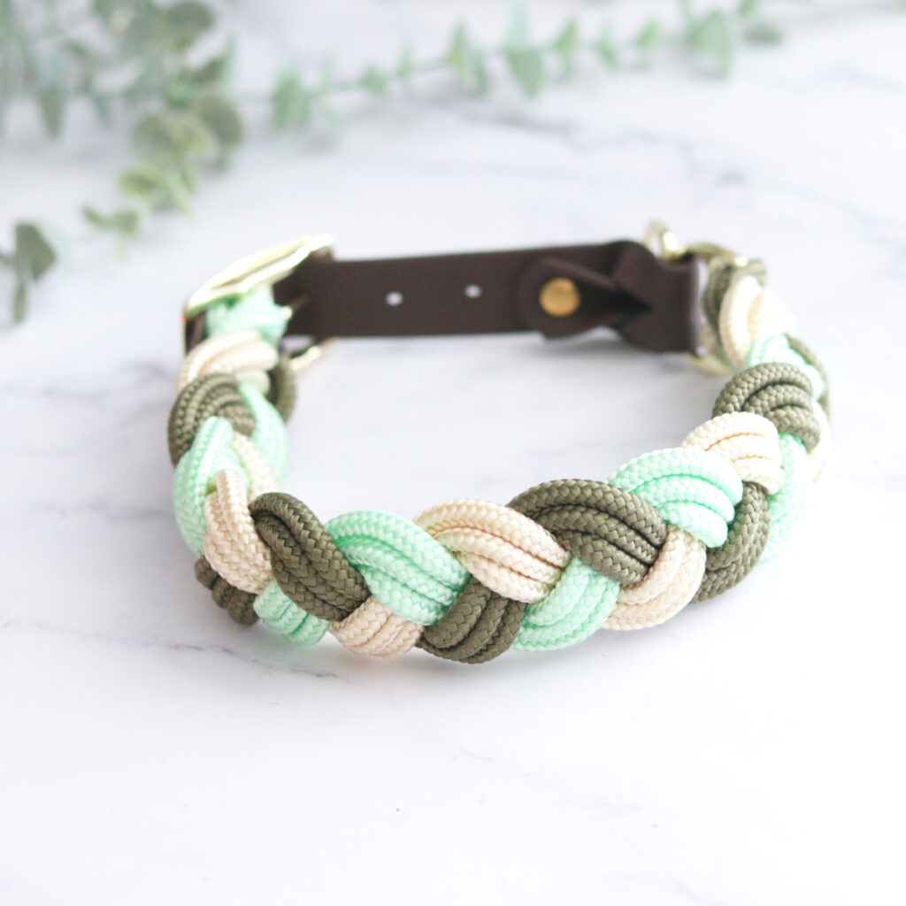 gevlochten halsband | mint / goud / legergroen
